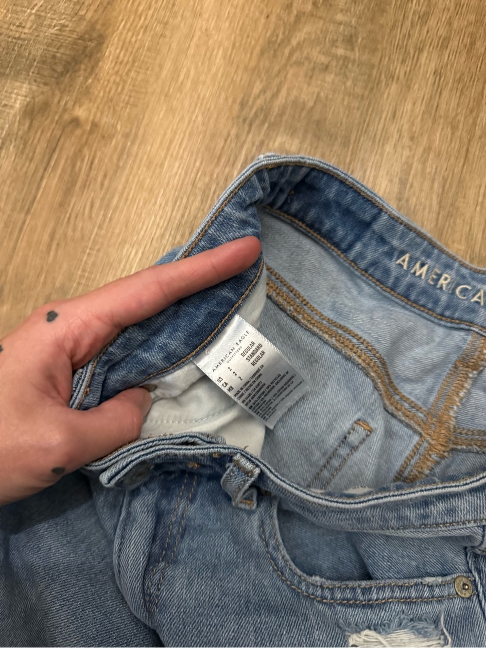 American Eagle Mom Jean - Picture 5 of 8